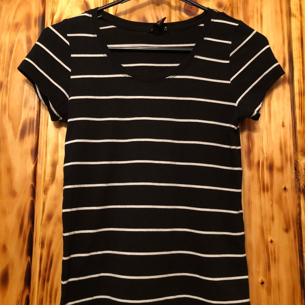Women’s Black White Striped Forever 21 Tee Size S